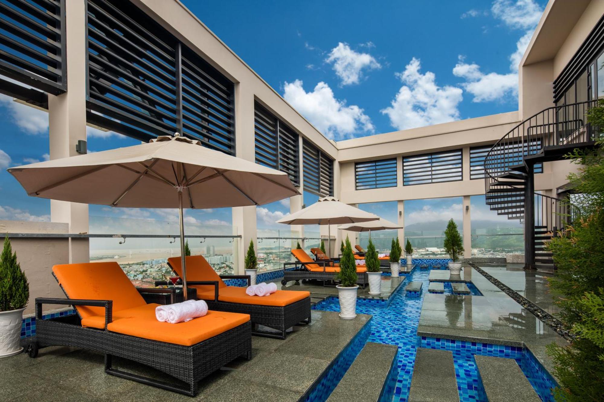 Luxury Beach Condo 5-Star, Rooftop Pool Danang Exterior photo